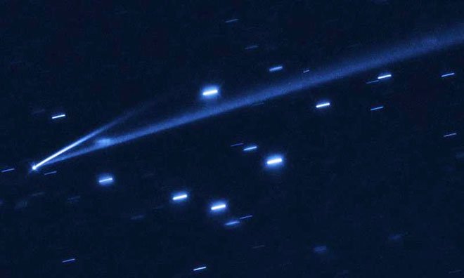 Hai đuôi khí bụi của tiểu hành tinh Gault 6478.