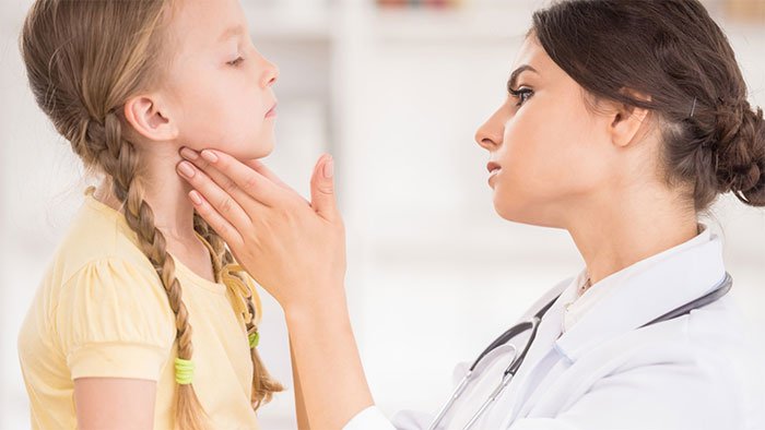 Trẻ nhỏ cũng có nguy cơ mắc bệnh viêm giáp nhưng hay bị nhầm lẫn với các bệnh khác.