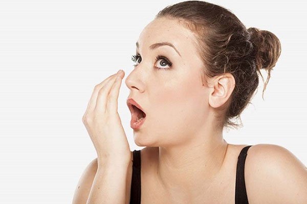Nếu chế độ ăn ít kẽm, bạn có thể cảm thấy xuất hiện mùi khó chịu trong miệng.