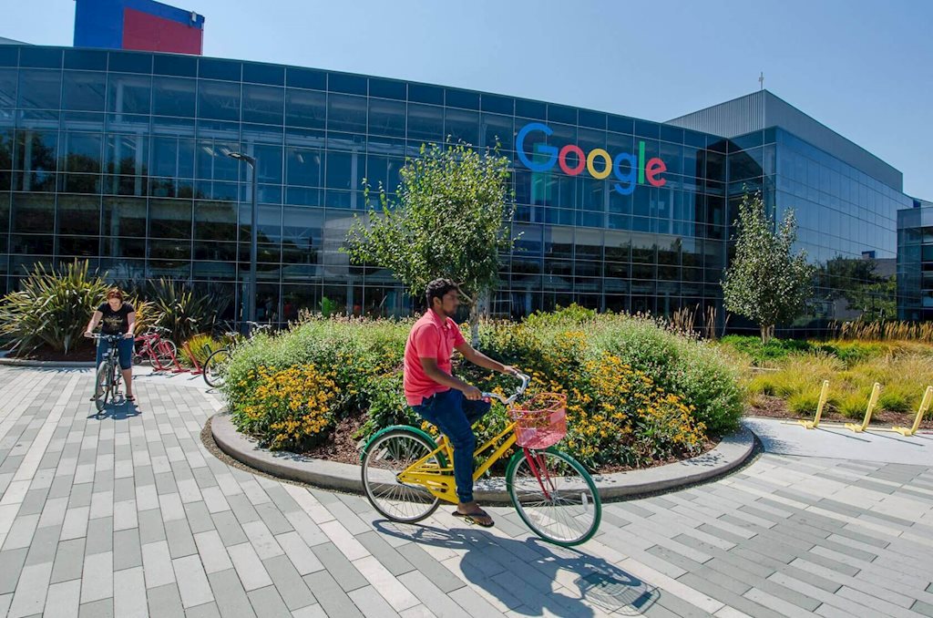 Công ty mẹ của Google báo cáo doanh thu tăng, nhưng lợi nhuận sụt giảm mạnh