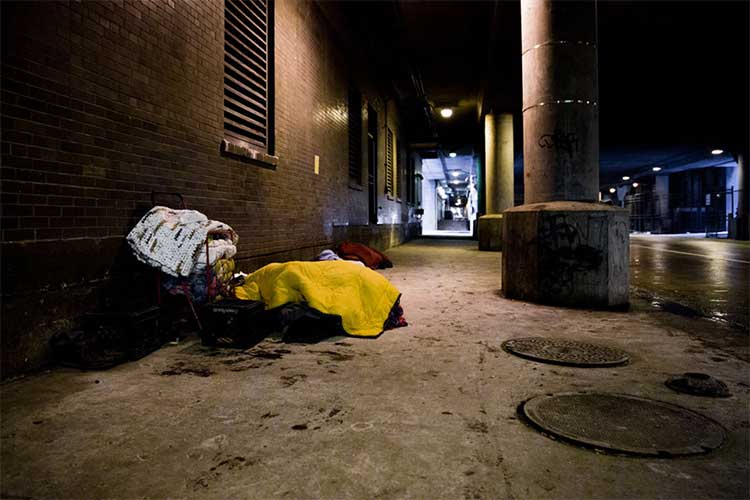 Một khu người vô gia cư thường tới lui ở đường Lower Wacker Drive, Chicago
