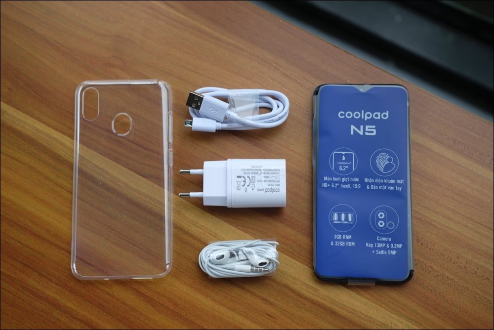 Hình ảnh và video mở hộp Coolpad N5, màn hình giọt nước, camera kép, giá 2,99 triệu đồng