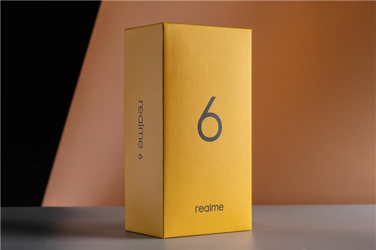 Mở hộp Realme 6: Màn hình 90Hz siêu mượt, 4 camera, sạc nhanh VOOC 4.0