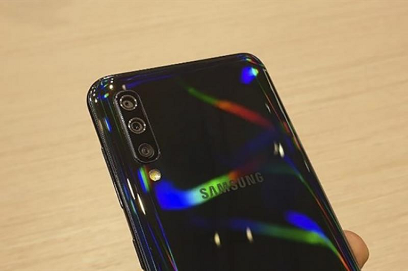 Loat smartphone tam trung Samsung ban chay nhat Quy 3/2019-Hinh-2