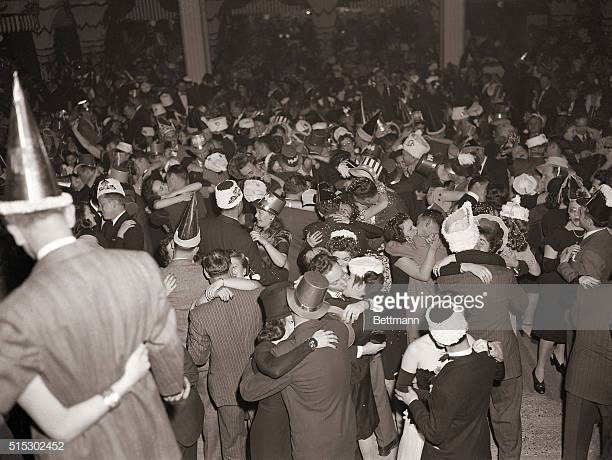 Đêm giao thừa ở Diamond Horse-shoe, thành phố New York, ngày 31/12/1941.