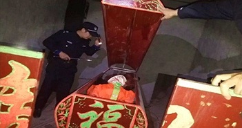 Không muốn nhìn mặt bạn gái, chàng trai làm điều chẳng ai ngờ Không muốn nhìn mặt bạn gái, chàng trai làm điều chẳng ai ngờ