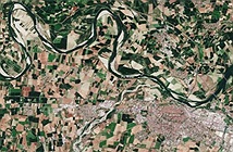 Sông dài nhất Italy khô cạn do hạn hán kỷ lục