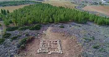 Đi rừng, nhóm sinh viên tìm ra pháo đài kho báu huyền thoại 3.200 tuổi