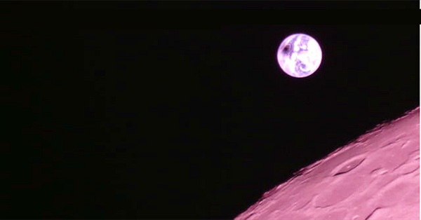 Đứng từ Mặt trăng nhìn xuống, hiện tượng nhật thực sẽ trông như thế nào?