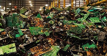 Tìm ra loại polymer có thể chiết xuất vàng và bạch kim từ bảng mạch điện tử Tìm ra loại polymer có thể chiết xuất vàng và bạch kim từ bảng mạch điện tử
