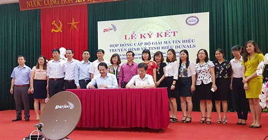 Lạng Sơn: Ngân hàng Nhà nước tặng đầu thu truyền hình vệ tinh cho xã vùng sâu