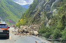 Số người chết do động đất ở Tứ Xuyên đã lên tới 65, còn nhiều người mắc kẹt
