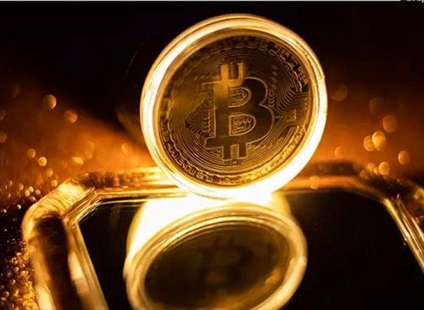 Đầu tư trong tương lai là vàng hay Bitcoin?