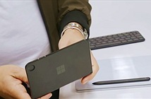 Giám đốc điều hành Microsoft đăng ảnh chụp đầu tiên của Surface Duo