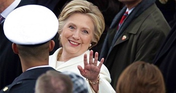 Hillary Clinton lên Twitter 'giễu' Donald Trump sau lệnh của tòa Hillary Clinton lên Twitter 'giễu' Donald Trump sau lệnh của tòa