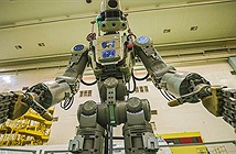 Robot đầu tiên bay vào vũ trụ của Nga trở về Trái đất
