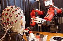 Robot biết thần giao cách cảm: Con người lo sốt vó