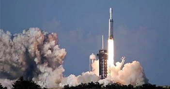 SpaceX thực hiện thành công vụ phóng thương mại đầu tiên SpaceX thực hiện thành công vụ phóng thương mại đầu tiên