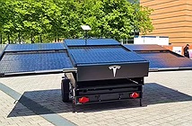Tesla “khoe” nguyên mẫu “cục sạc di động” cho ô tô với ăng-ten vệ tinh SpaceX Starlink tích hợp