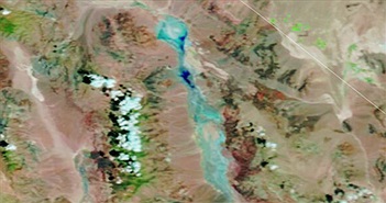 Trận lũ lụt "1.000 năm" có một tại Thung lũng Chết nhìn từ vũ trụ