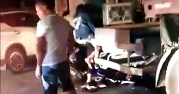 CLIP HOT NGÀY 11/10: Tử vong vì tông trúng xe container, sư tử xâu xé trâu rừng con CLIP HOT NGÀY 11/10: Tử vong vì tông trúng xe container, sư tử xâu xé trâu rừng con