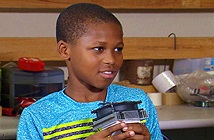 Cậu bé 11 tuổi sáng chế ra thiết bị phát hiện trẻ em bị bỏ quên trong xe