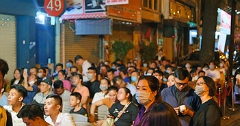Khách Việt bức xúc vì iPhone 12 không đủ hàng