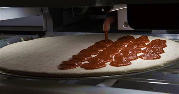 Đánh bại đầu bếp, robot có thể làm 300 chiếc pizza mỗi giờ
