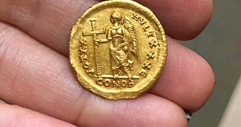 Phát hiện đồng tiền vàng niên đại 1.600 năm tuổi tại Israel Phát hiện đồng tiền vàng niên đại 1.600 năm tuổi tại Israel