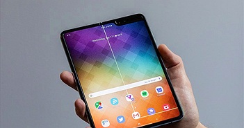 Samsung Galaxy Fold hỏng màn hình: "Sẽ đem về kiểm tra lại"