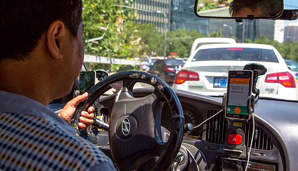 Apple bơm 1 tỷ USD cho ứng dụng "Uber" Trung Quốc