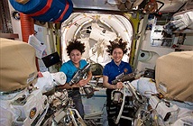 Đội nữ phi hành gia NASA đi bộ ngoài không gian có gì đặc biệt?