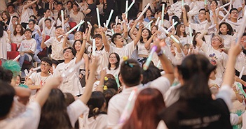 3.000 tân sinh viên ĐH HUTECH và Văn Lang 'cháy hết mình' cùng realme