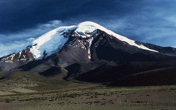 Ngọn núi cao nhất thế giới thuộc nước nào?