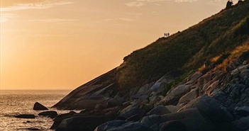 Đi theo gái trẻ, chàng trai rùng mình nhìn cô gái biến mất trước mặt... Đi theo gái trẻ, chàng trai rùng mình nhìn cô gái biến mất trước mặt...