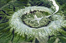 Kỳ lạ ngọn núi kho báu 1 tỷ năm tuổi chứa đầy vàng, bạch kim và đá quý ở Nga