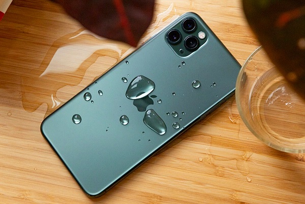 iPhone 11 chống nước như thế nào?