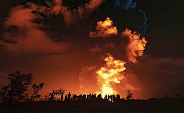 Núi lửa phun trào trên đảo Lớn của Hawaii