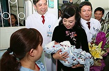 Bộ trưởng Bộ Y tế: Kỹ thuật mang thai hộ tại nước ta đã ngang tầm thế giới