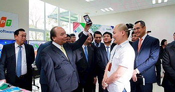 Thủ tướng Nguyễn Xuân Phúc: “Bkav là hình ảnh tuyệt vời về doanh nghiệp Việt Nam sản xuất được điện thoại thông minh”