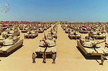 Choáng ngợp dàn vũ khí Ai Cập phơi mình giữa sa mạc